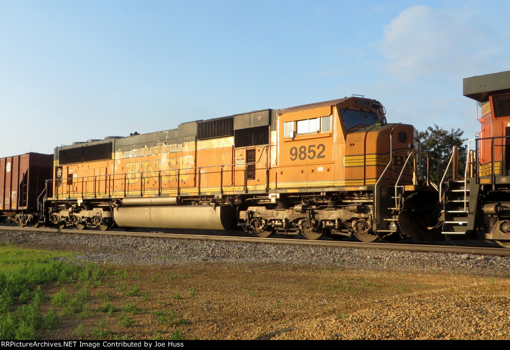 BNSF 9852